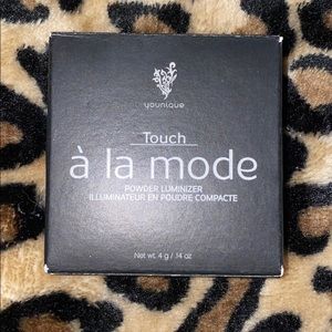 BRAND NEW ; A la mode touch powder luminizer